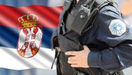 Kosovski policajac sprečio ženu da raširi zastavu Srbije na mostu: Nakon guranja pala je na pod