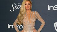 Paris Hilton čestitala Božić "vrućim" kadrovima: Crveni veš, podvezice...