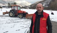 U Prijepolju zbog snega ne mogu da sahrane pokojnike: Jovan traktorom čistio put do seoskog groblja