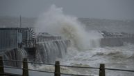 Jaka oluja Kijara pogodila Britaniju: Udari vetra od 120 km/h, država upozorava - ostanite kod kuće