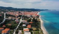 Srbi pronašli zube na grčkoj plaži i sada traže vlasnika: Komentari su urnebesni