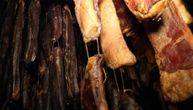 Neverovatna krađa u Kragujevcu: Lopovi odneli oko 130 kilograma mesa iz pušnice