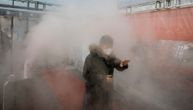 Nova taktika Kineza: Dezinfikuju gradove zbog koronavirusa, počeli su da prskaju sprej iz kamiona