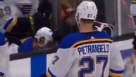 NHL hokejaš doživeo srčani udar, protivnički igrači klečali na ledu i molili se