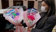 Ljubav u doba korone: Kineskinje za Dan zaljubljenih dobile neuobičajene bukete