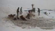 Srceparajući snimak iz Rusije: Jedva spaseni konji koji su propali kroz led