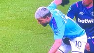 VAR se ne aktivira za hvatanje međunožja: Aguero nadrljao, a nije dobio penal!