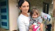 Mala Jasna (3) je nepokretna, ali svake nedelje učestvuje u litijama u Crnoj Gori
