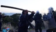 Haos na grčkom ostrvu: Ljuti meštani upali u hotel i pretukli policajce