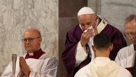 Stigli rezultati o koroni iz Vatikana: Da li ljudi s kojima se prehlađeni papa ljubio treba da brinu