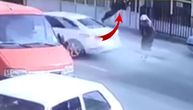 Užas snimljen iz drugog ugla: Kako je vozač u punoj brzini pokosio majku sa detetom u Novom Pazaru
