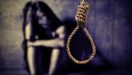 Užas u Batajnici: Maloletna devojka zatečena obešena o gredu, ubio se i mladić (25)