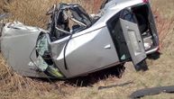 Teška saobraćajka kod Inđije: Automobil sleteo sa puta, stradao vozač