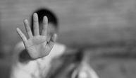 Dečak (15) silovao šestogodišnjaka u Nišu: Namamio ga na igralište pričom o slatkišima