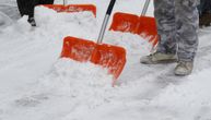 Građani ovog srpskog grada dobili upozorenje: Ko baca sneg na trotoar ili kolovoz, biće sankcionisan