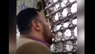 Ližu oltare da bi ih bog spasao od bolesti: Iranci se na čudan način brane od korona virusa