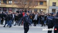 "Ubij, zakolji, da pe*er ne postoji", orilo se iz grla dece na protestu protiv gej parade u Leskovcu