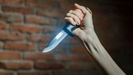 Pijana Branislava (42) pokušala da ubije nevenčanog supruga Nenada (32), zarila mu nož u grudi