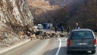 Stenje i kamenje palo na vozilo u pokretu kod Prijepolja: Odron zbog visokih temperatura