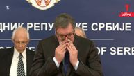 Vučić se zakašljao dok je govorio na konferenciji: "Ne brinite, samo sam se zagrcnuo"