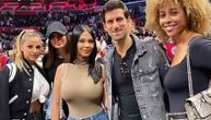 Novak u društvu srpske Kim Kardašijan: Seks bombe ga opsedale na NBA spektaklu u Stejpls centru