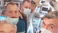 Novak uhvatio poslednji let za Evropu iz Amerike: Ceo njegov tim pod maskama u avionu