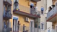 Ko peva, zlo ne misli, ko misli, nije mu do pesme: Ori se sa balkona Italijana u borbi protiv korone