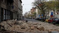 Razorna moć zemljotresa u Zagrebu: Deo zgrade pao na ulicu, trenutak pošto je prošao automobil