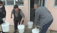Svako daje koliko može: Srpski seljak poklonio 100 kilograma sira Crvenom krstu