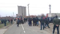 Meštani sela u Kovinu blokirali put zbog migranata, pa otkazali protest: Šta se ovde zaista dešava?