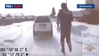 Pijanog Rusa stigla pravda: Policajac izašao iz kola, pa trkom uhvatio odbegli automobil