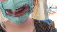 Studentkinja pravi specijalne maske za lice namenjene osobama oštećenog sluha
