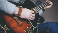 "Gibson" i "Fender" daju tri meseca besplatnih lekcija gitare: Skinite aplikacije odmah