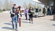 Sahranjen Miša Tumbas: Savo Milošević s maskom nosio krst na kojem je bio šal Partizana