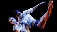 Pozorište živi i u doba korone: Češke balerine i baletani s maskama na licu vežbaju za predstavu