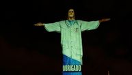 Brazil pokazao zahvalnost lekarima: Statua Isusa u Rio de Žaneiru "obučena" u uniformu