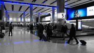 Da li je ovo budućnost na svim aerodromima? Hongkong testira kabine za dezinfekciju putnika