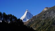 Najviši vrh Švajcarske osvetljen u znak podrške čovečanstvu