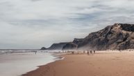 Turiste u Portugalu pratiće hostese do mesta na plaži na kojem će moći da se sunčaju