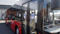 Oborena dva pešaka na "Zrenjanincu": Pretrčavali na crveno, udario ih autobus na liniji 106