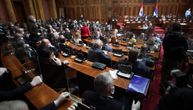 Poslanici danas o izbornim zakonima, Obradović pokušao da blokira ulaz u Skupštinu
