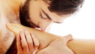 Od poljubaca po stomaku do masaže stopala: Evo kako da uzbudite partnera samo jednim dodirom