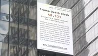 "Trampov sat smrti" osvanuo na Tajms skveru u Njujorku: Ovako SAD broji mrtve od korone