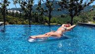 Zgodni Sem slikao Britni dok je uživala u ogromnom bazenu - ona počastila žene njegovim seksi telom
