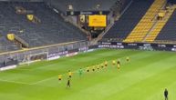 Ovako se iskazuje ljubav prema navijačima: Dortmundovi igrači slavili pobedu ispred Žutog zida