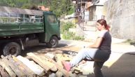 Edita iz Priboja je čudo od žene: Seče drva, vozi kamion, frizer, majka, domaćica...