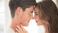 4 stvari koje bi muškarac trebalo da uradi kada žena inicira kontak očima