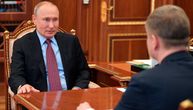 Putin šokirao sve: Predsednik Rusije se uprkos korona virusu pojavio u Kremlju
