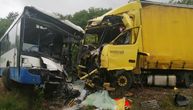 Scene stravičnog sudara autobusa i šlepera kod Vranja: Poginuo vozač koji je prevozio radnike