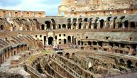 Uživali u pivu u antičkom amfiteatru: Turisti kažnjeni sa 800 evra zbog upada u Koloseum